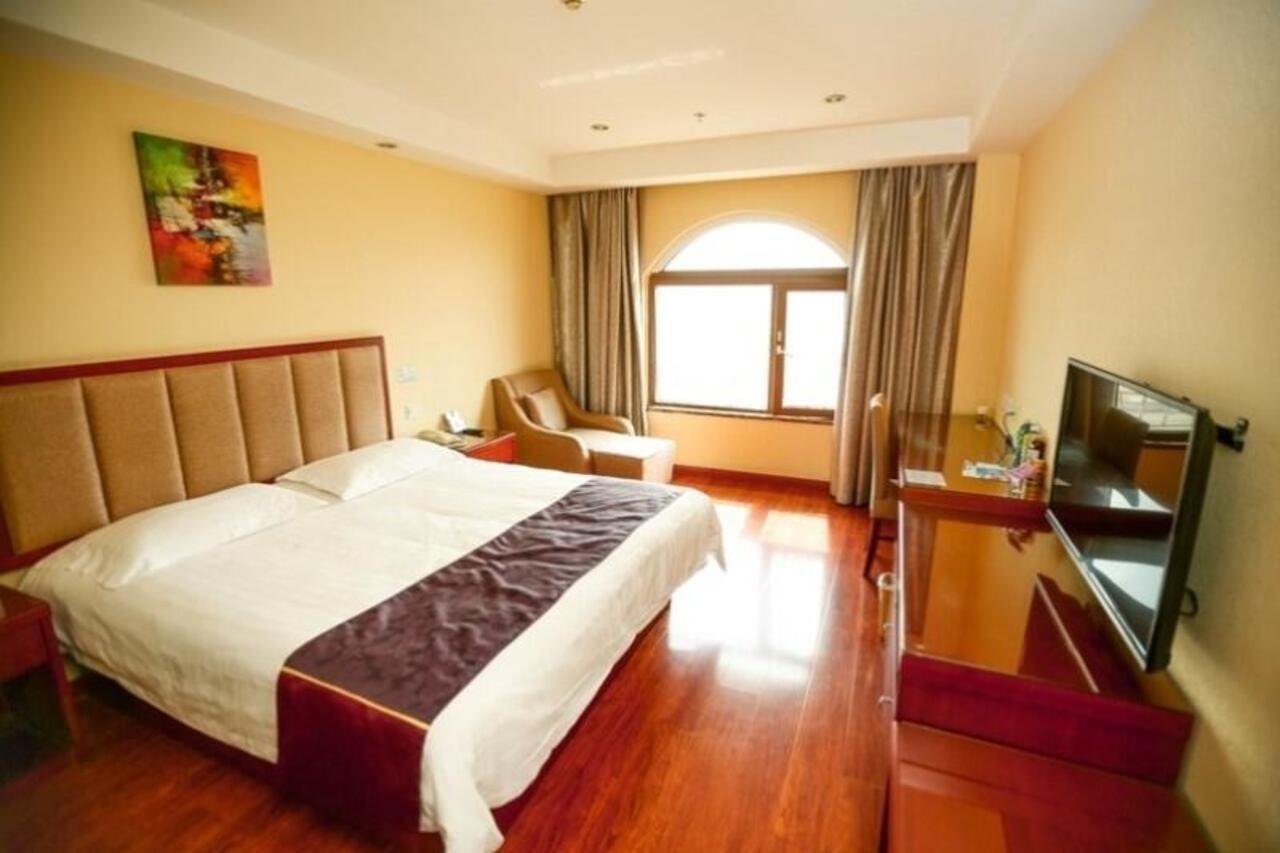 Greentree Inn Shandong Qingdao Wuyishan Road Jiashike Shopping Center Business Hotel Екстериор снимка