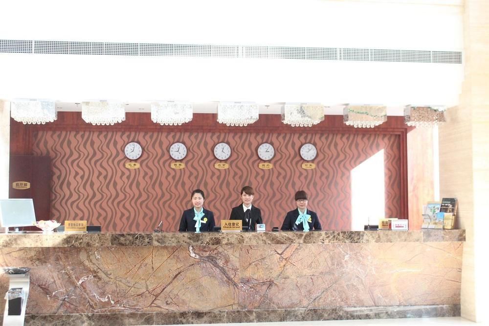 Greentree Inn Shandong Qingdao Wuyishan Road Jiashike Shopping Center Business Hotel Екстериор снимка