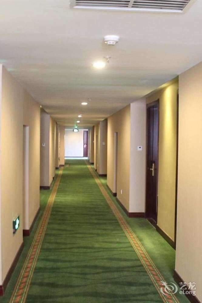 Greentree Inn Shandong Qingdao Wuyishan Road Jiashike Shopping Center Business Hotel Екстериор снимка