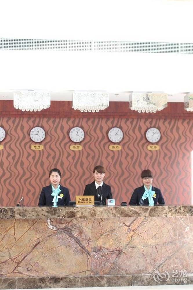 Greentree Inn Shandong Qingdao Wuyishan Road Jiashike Shopping Center Business Hotel Екстериор снимка
