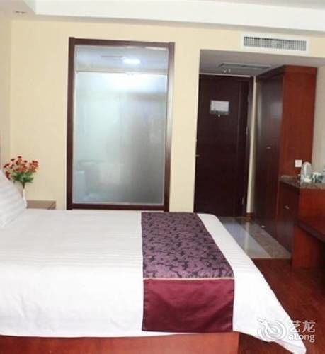 Greentree Inn Shandong Qingdao Wuyishan Road Jiashike Shopping Center Business Hotel Екстериор снимка