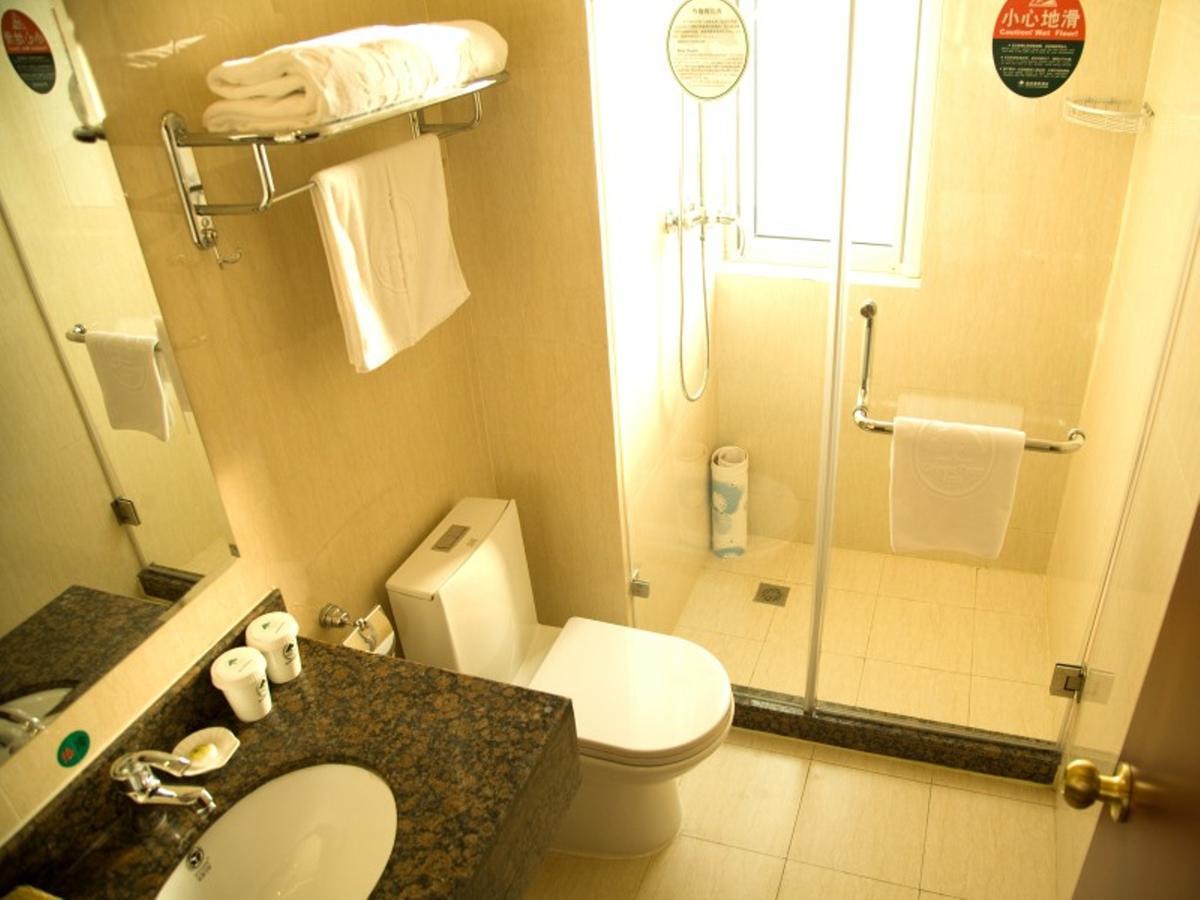 Greentree Inn Shandong Qingdao Wuyishan Road Jiashike Shopping Center Business Hotel Екстериор снимка